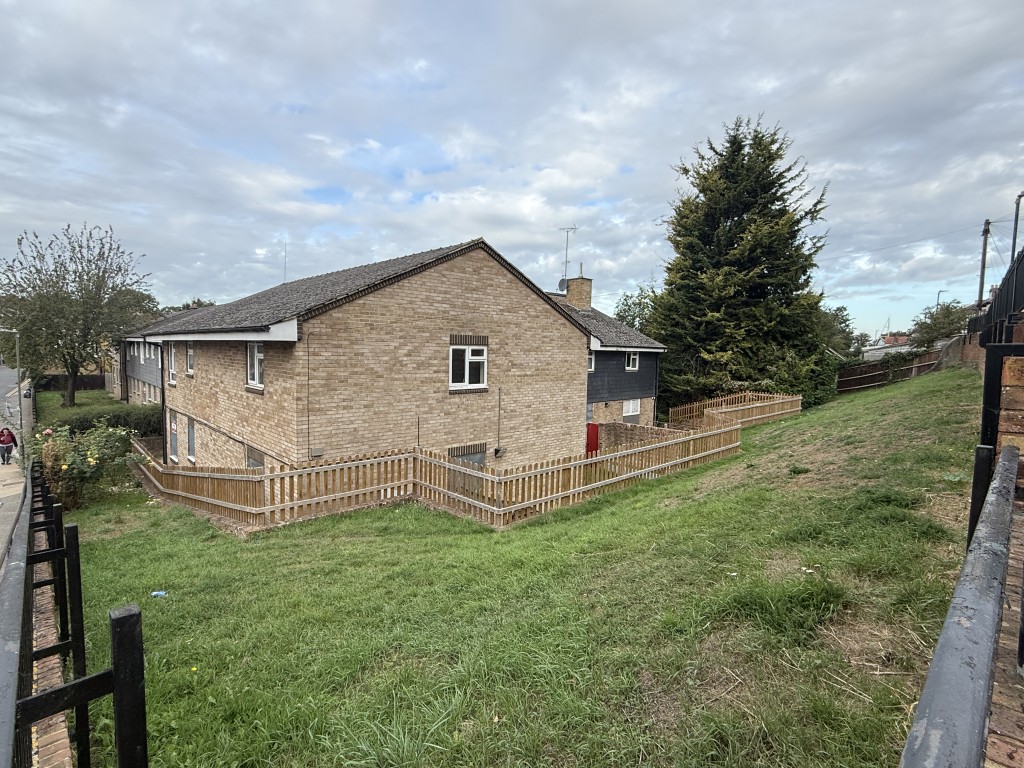 Lot: 20 - SUBSTANTIAL DETACHED BLOCK OF 23 UNITS ON 0.47 ACRES WITH DEVELOPMENT POTENTIAL - View of Large Block of Residential Units